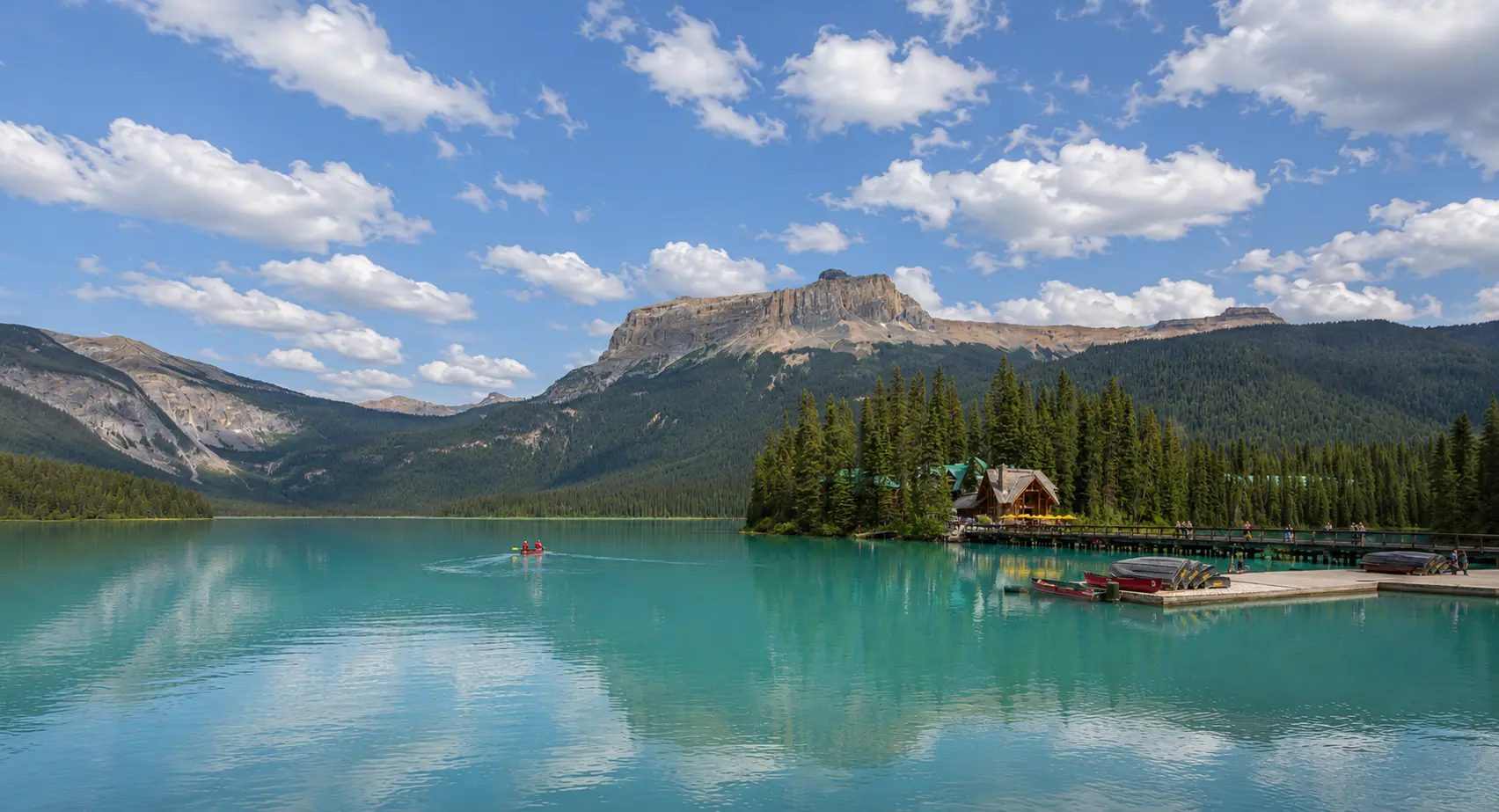 Emerald Lake scenic stop on Moraine Lake and Lake Louise tour